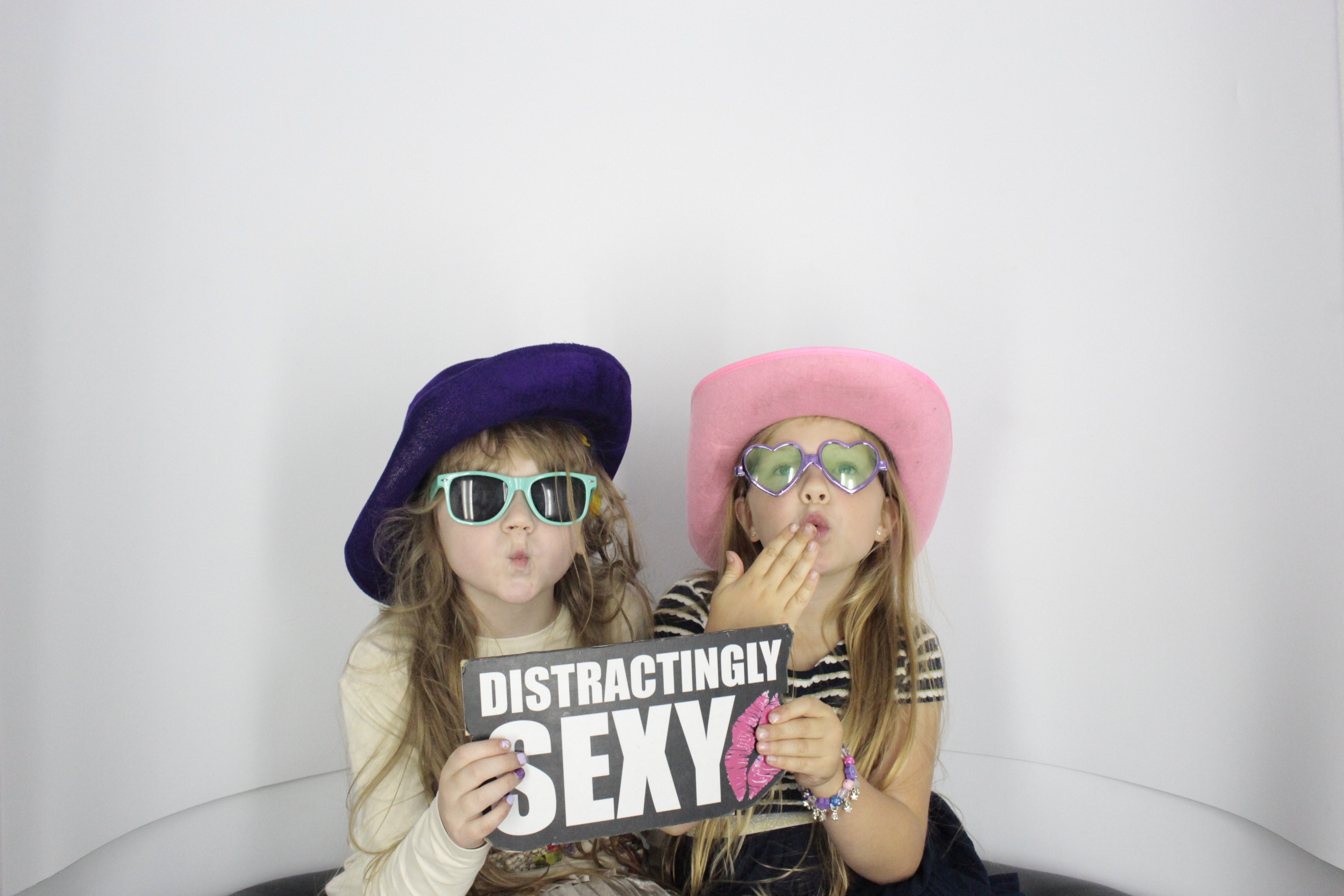 Nadine 40th Birthday  | View more photos from the event at gallery.myphotoboothexperience.co.uk/u/MyPhotoBoothExperienceLtd/Nadine-40th-Birthday